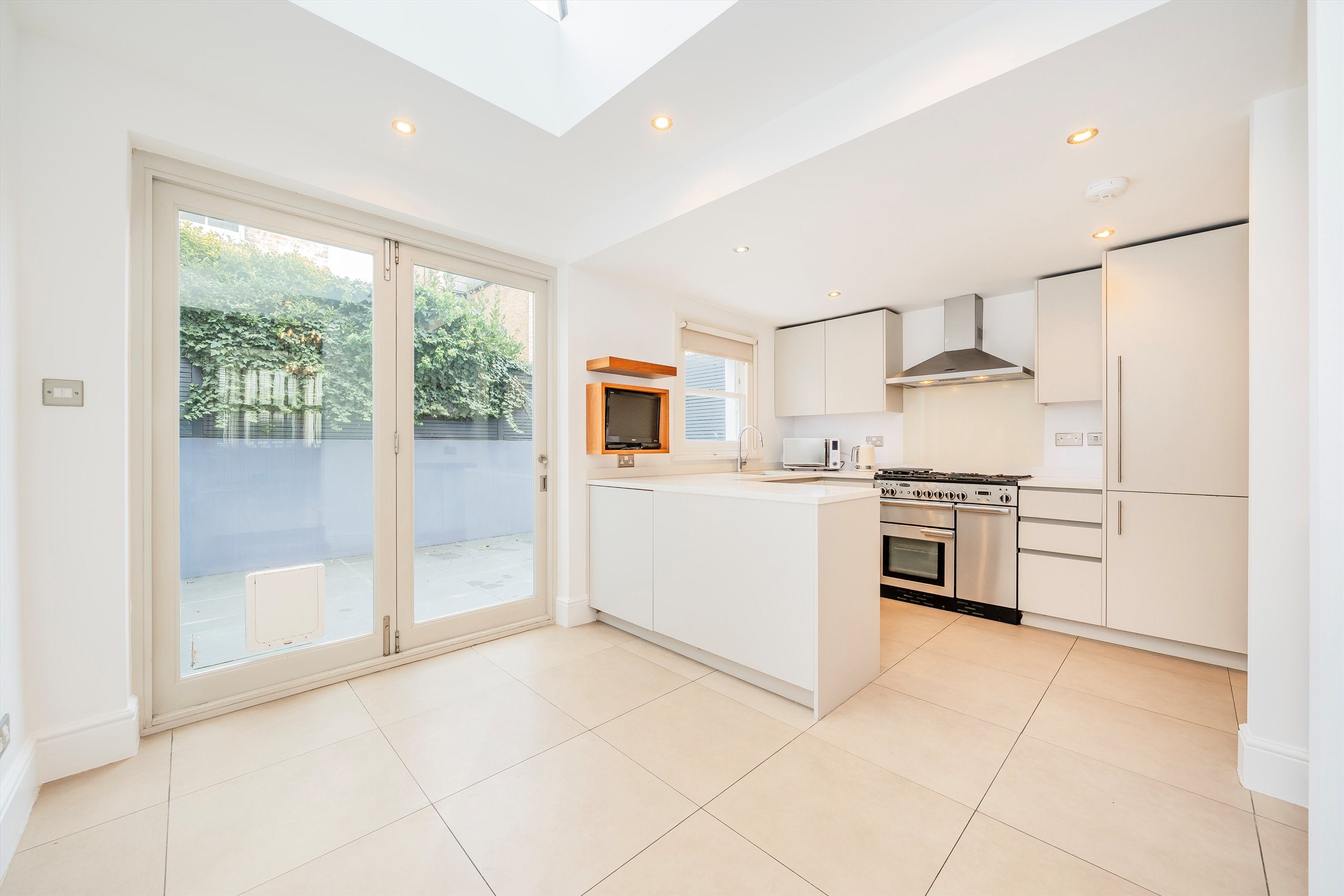 Flat Mimosa Street in Greater London