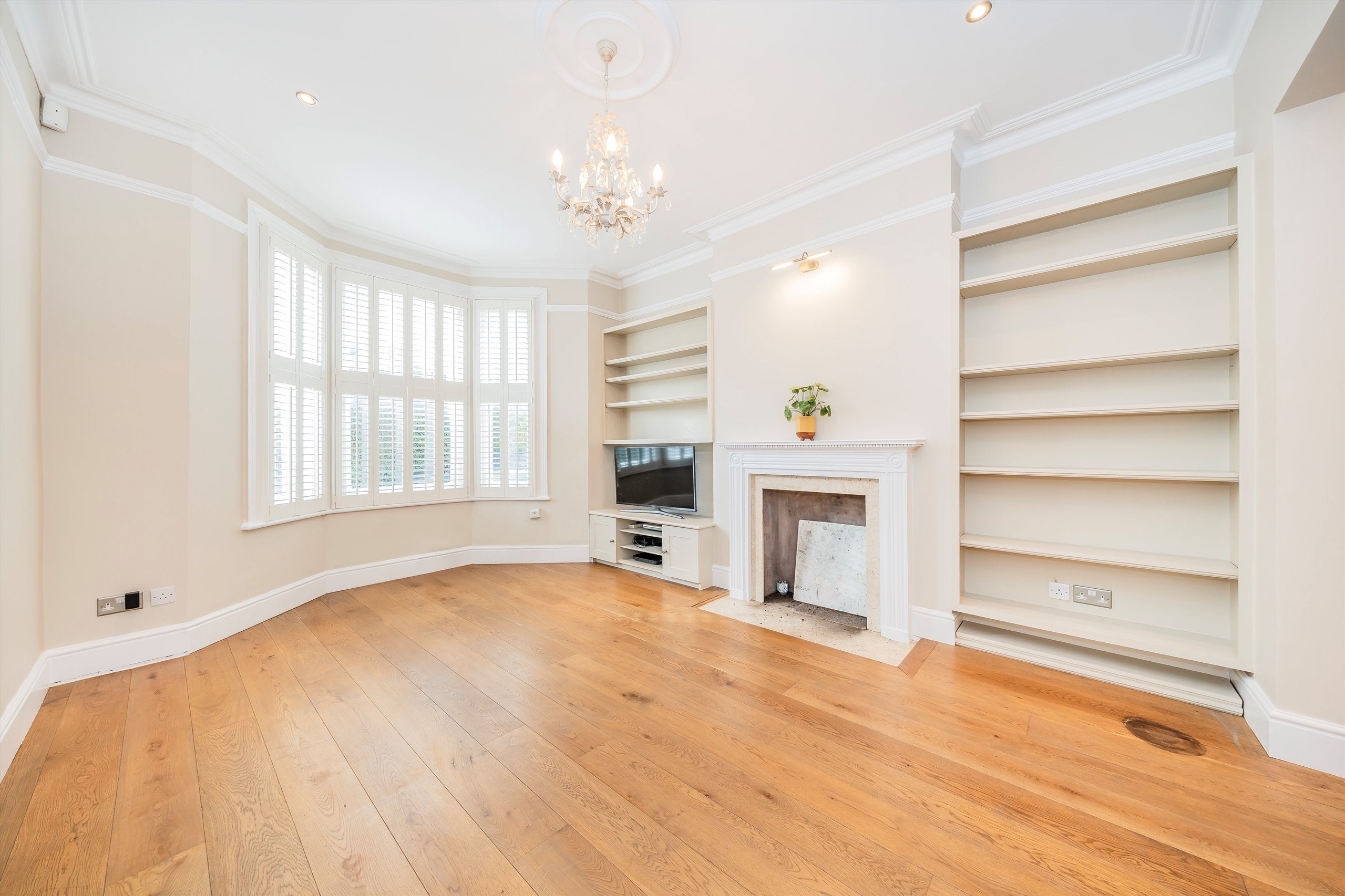 Flat Mimosa Street in Greater London