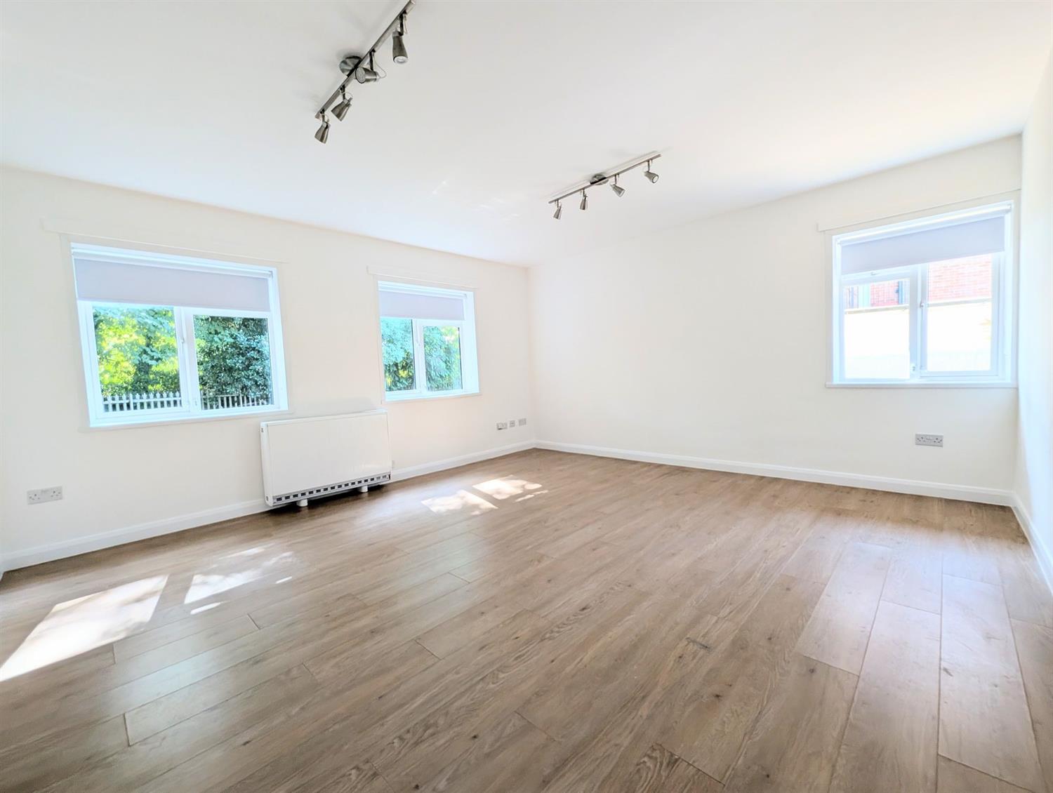 Flat Bishopric in Horsham