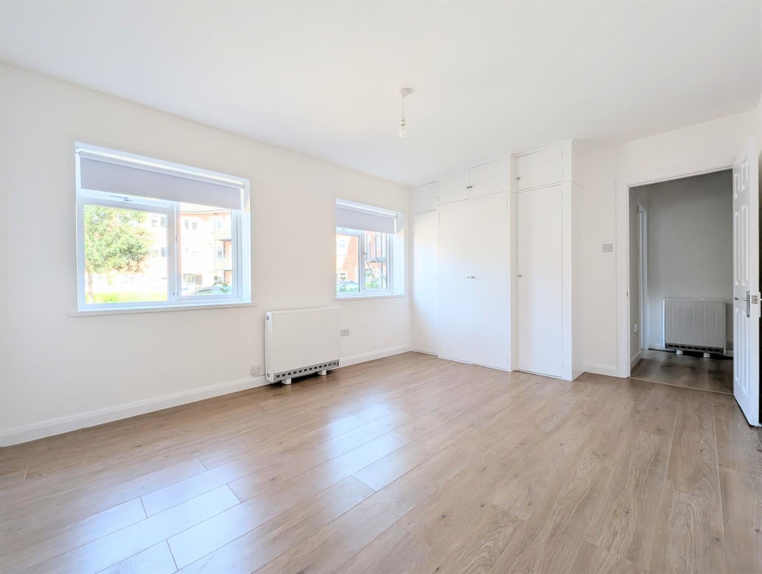 Flat Bishopric in Horsham