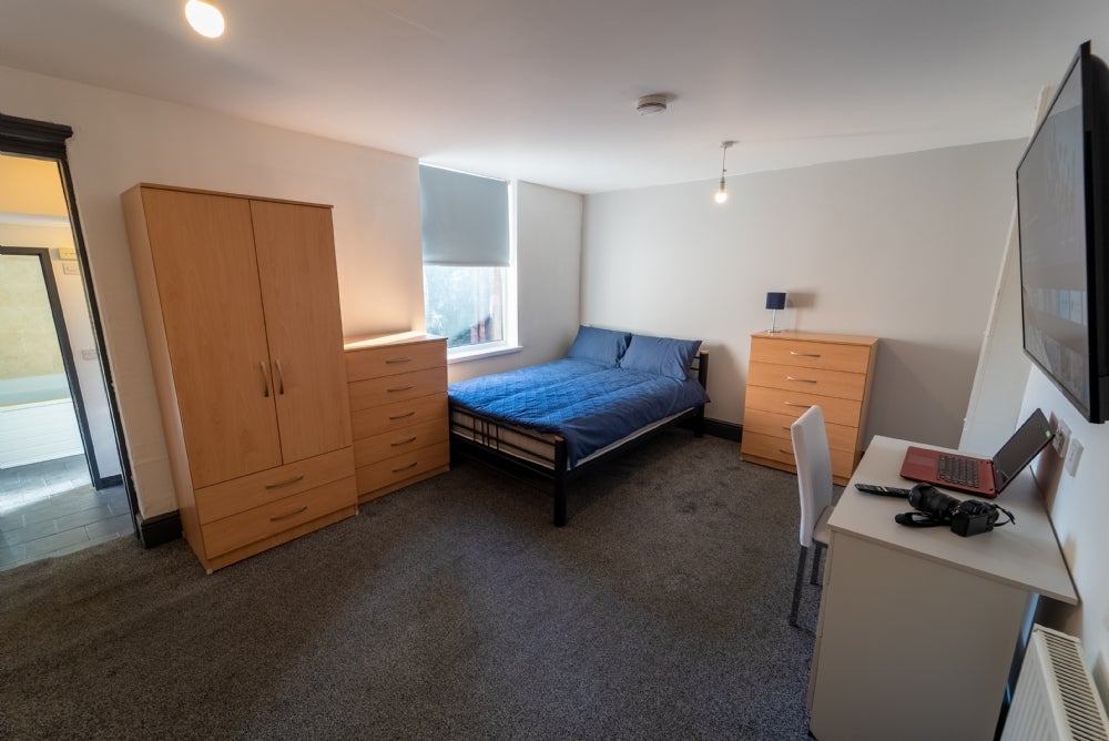 Flat Vicarage Road in Birmingham