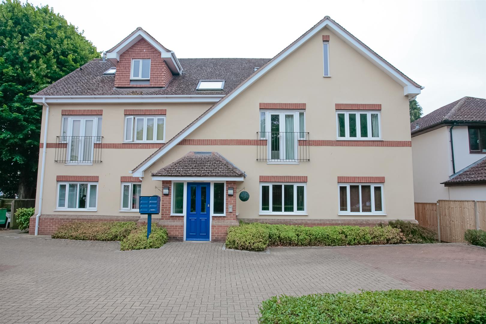 Flat Kirk Close in Oxford