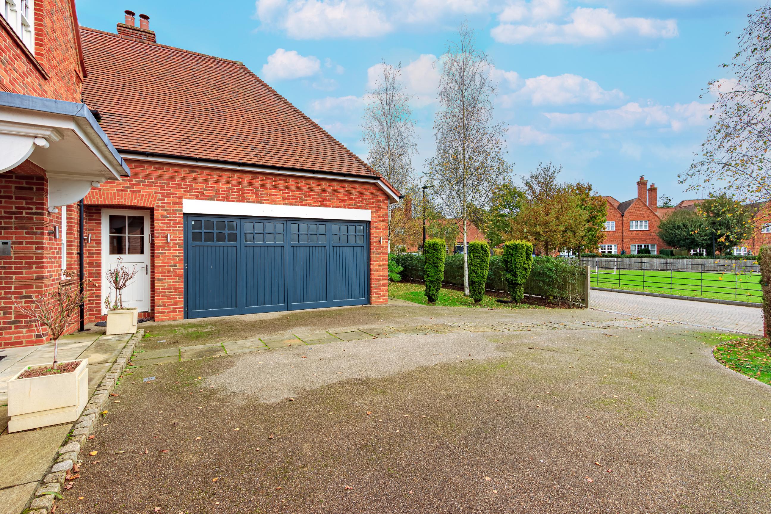 House Wood Farm Close in Greater London