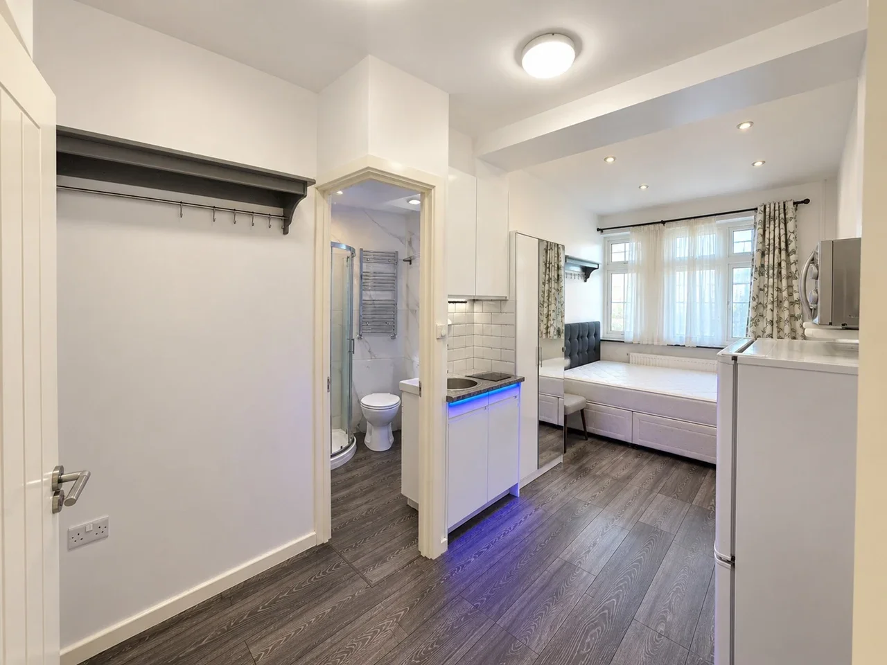 Flat Hillcroft Crescent in Greater London