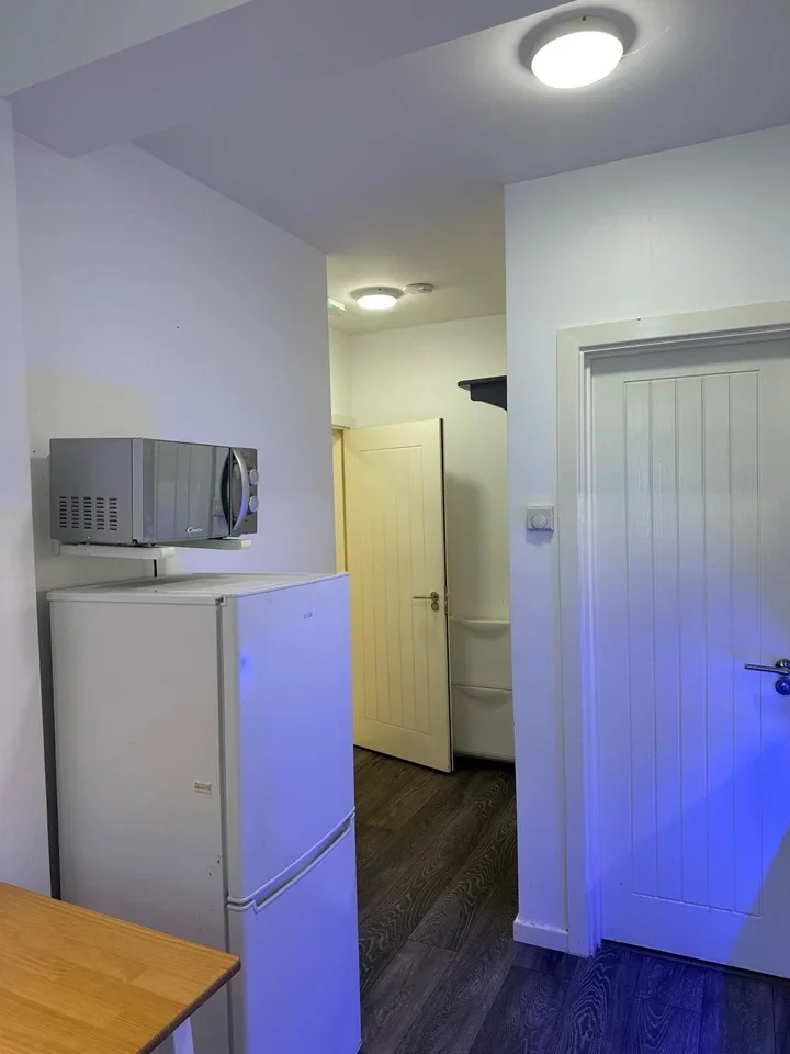 Flat Hillcroft Crescent in Greater London