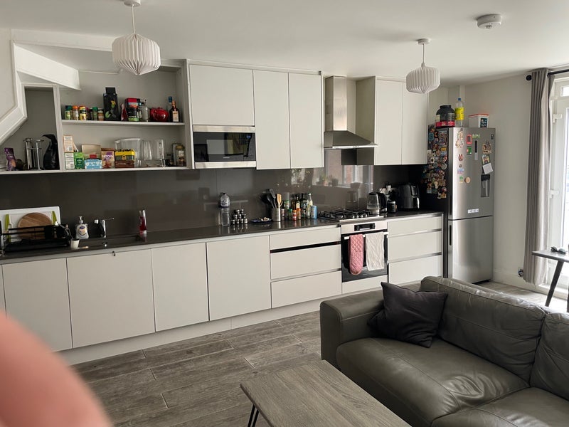 Room Fellows Court in Greater London