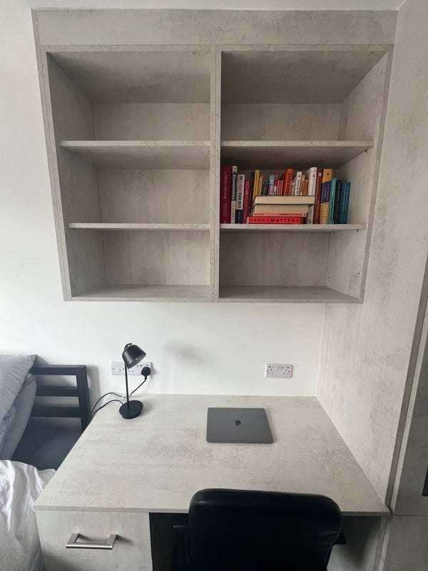 Room Fellows Court in Greater London