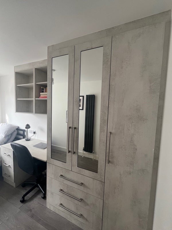 Room Fellows Court in Greater London