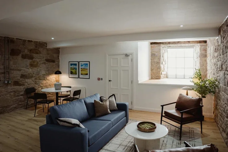 Flat Niddry Street in City of Edinburgh