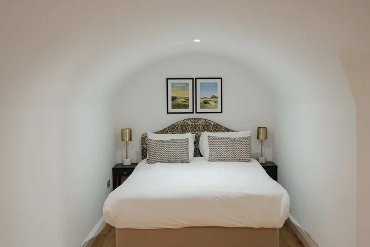 Flat Niddry Street in City of Edinburgh