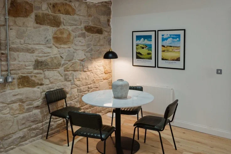 Flat Niddry Street in City of Edinburgh