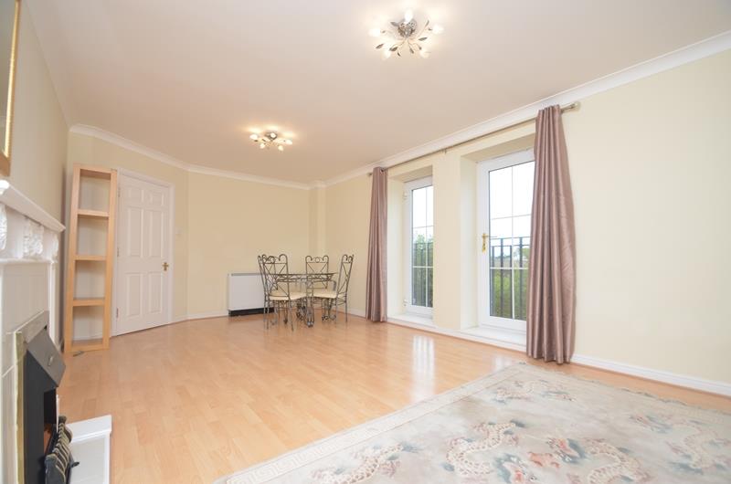 Flat Pembroke Road in Greater London
