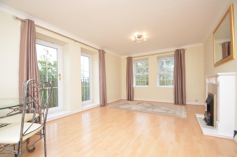 Flat Pembroke Road in Greater London