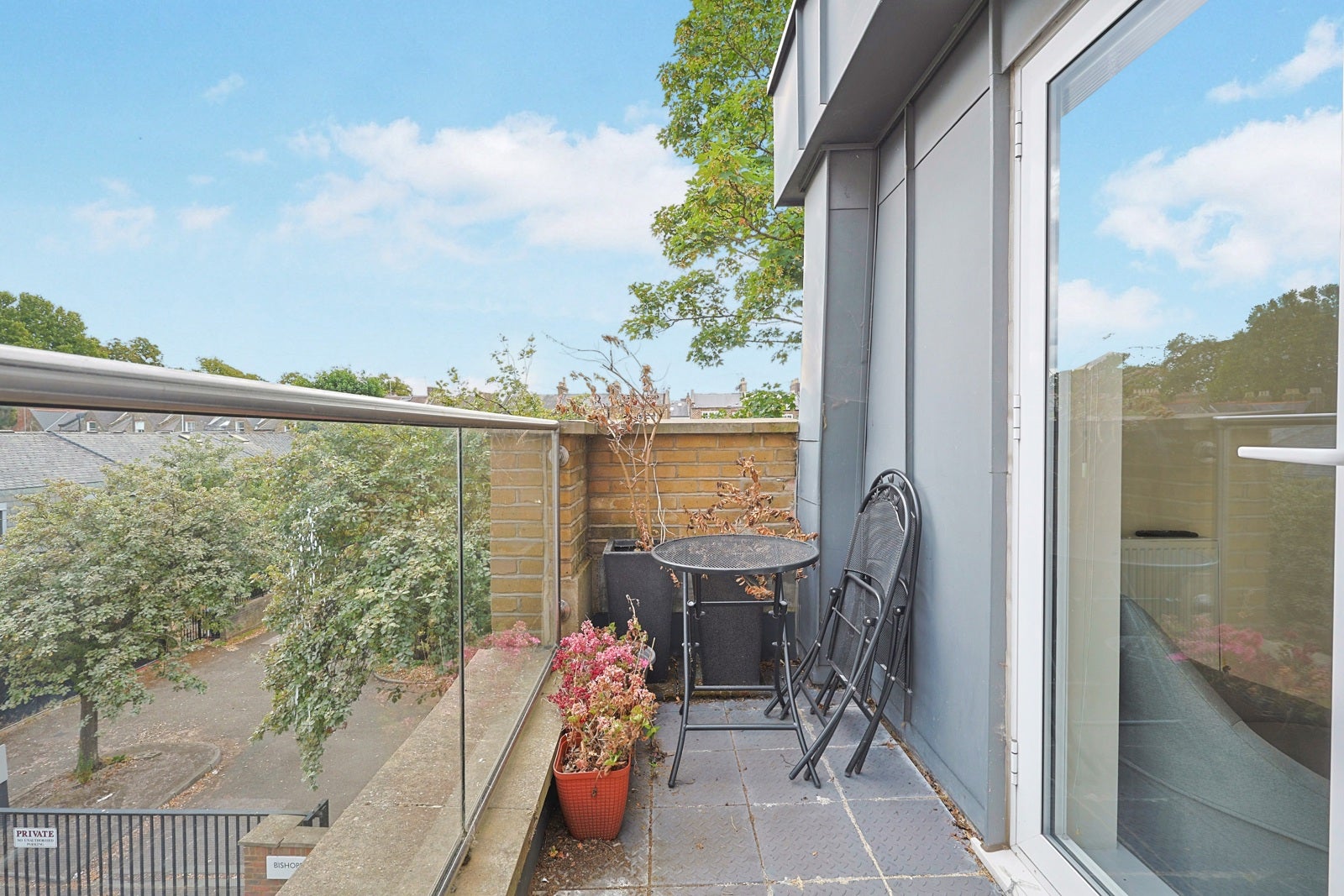 Flat Kings Place in Greater London