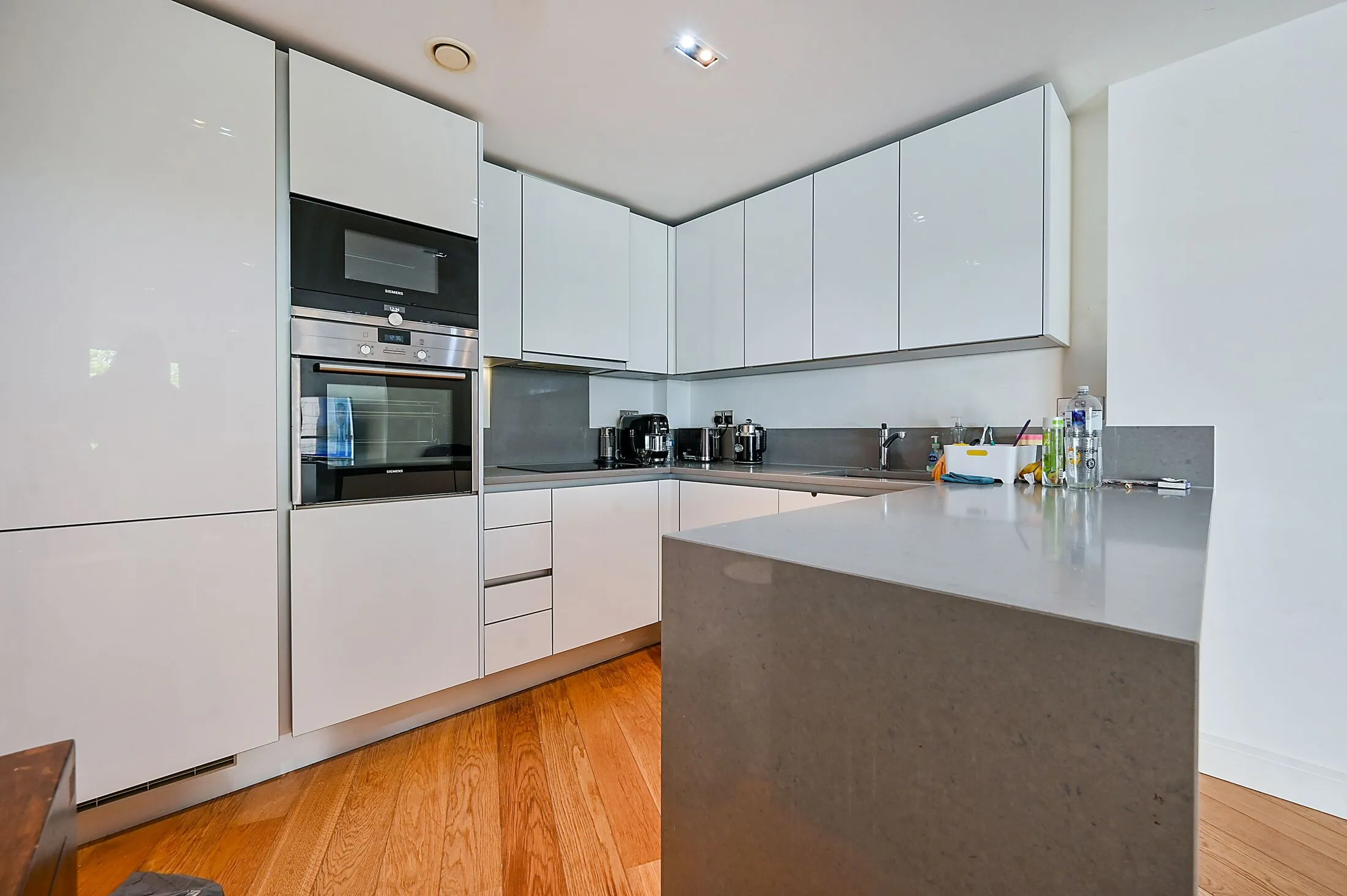 Flat Longfield Avenue in Greater London