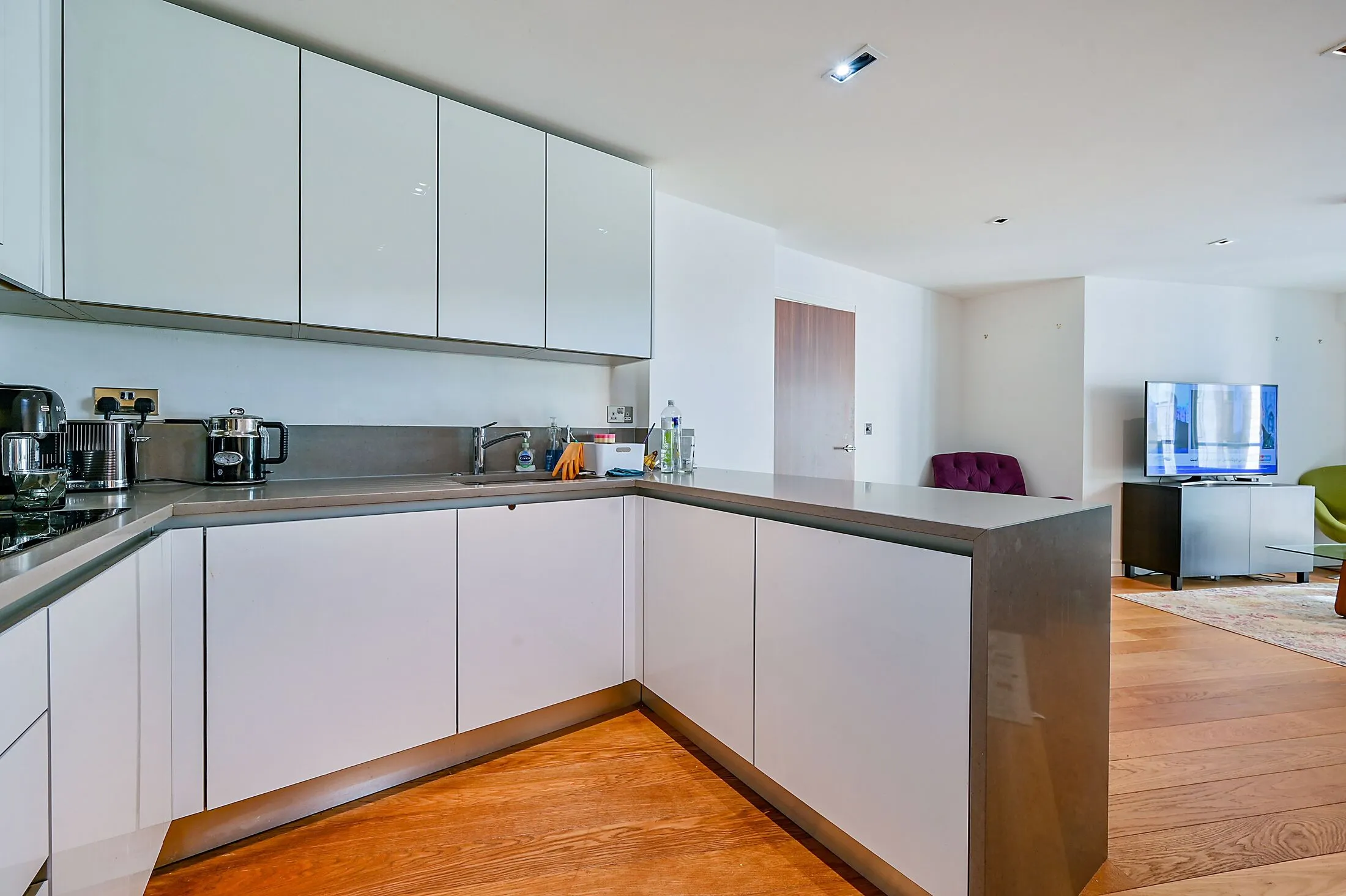 Flat Longfield Avenue in Greater London