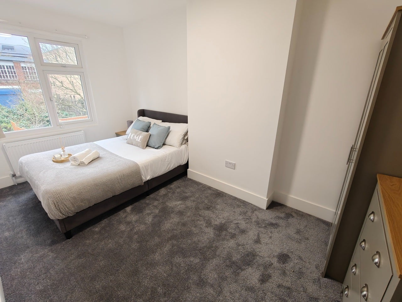 Room Whitchurch Lane in Greater London