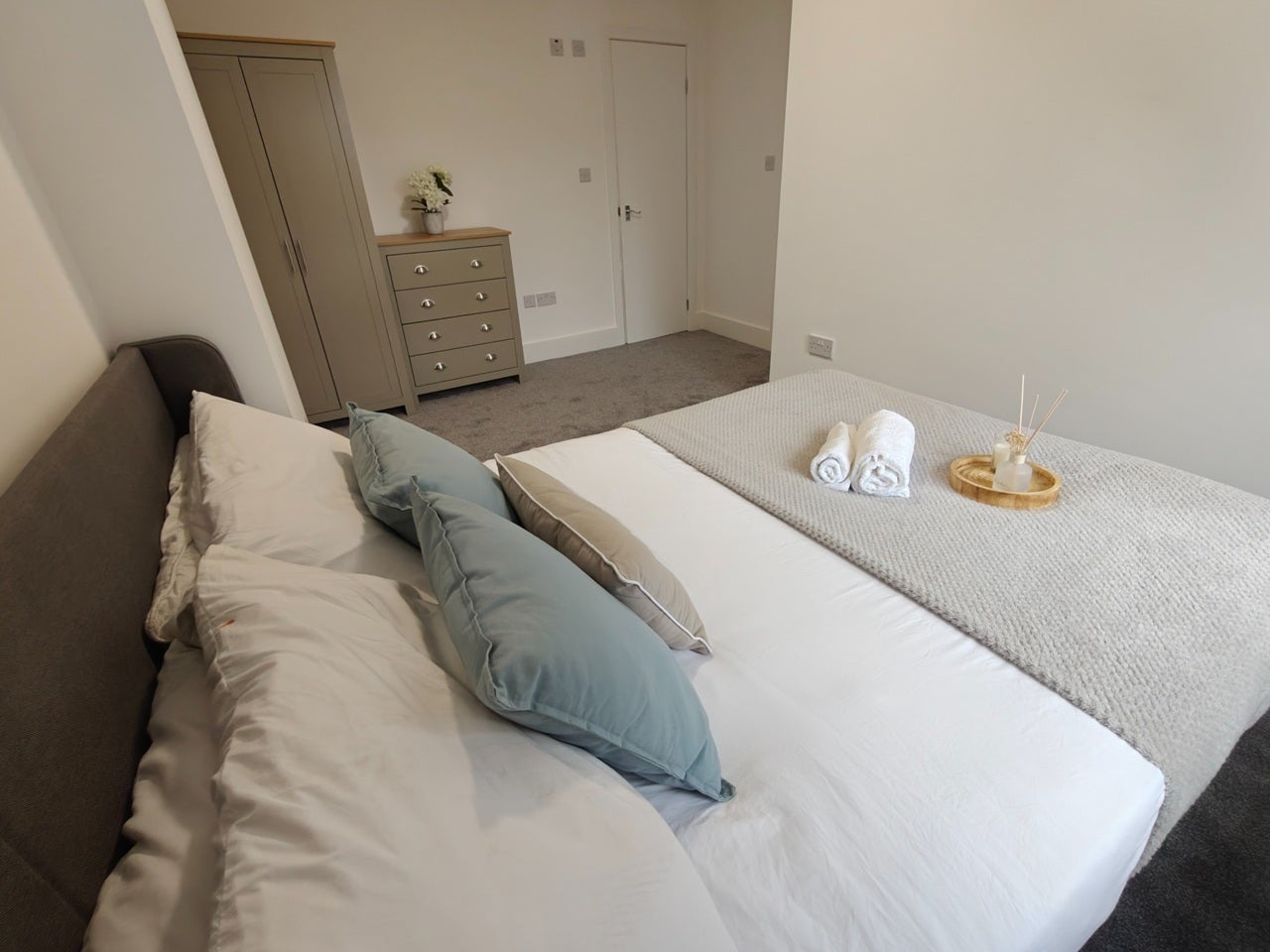 Room Whitchurch Lane in Greater London