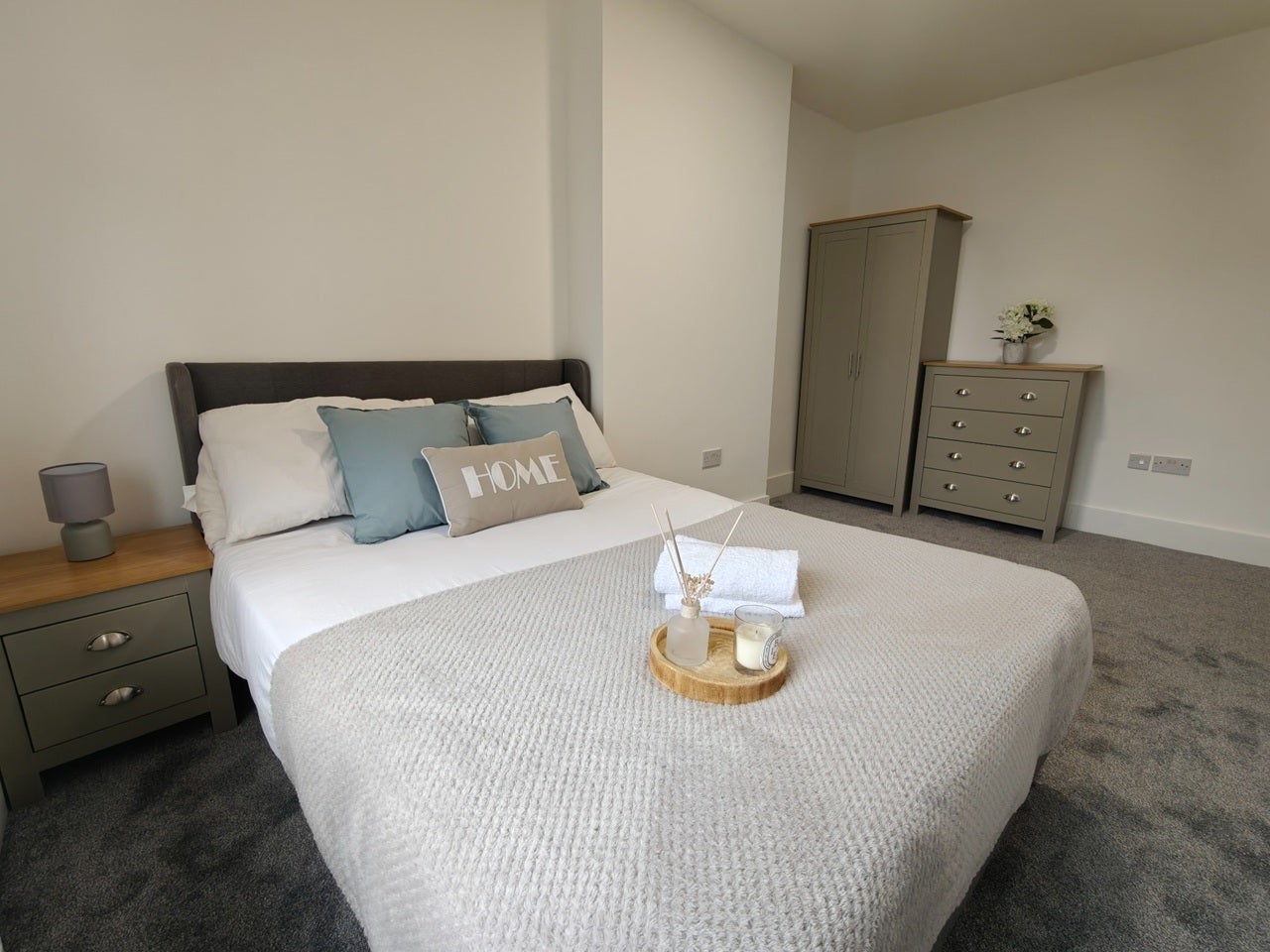 Room Whitchurch Lane in Greater London