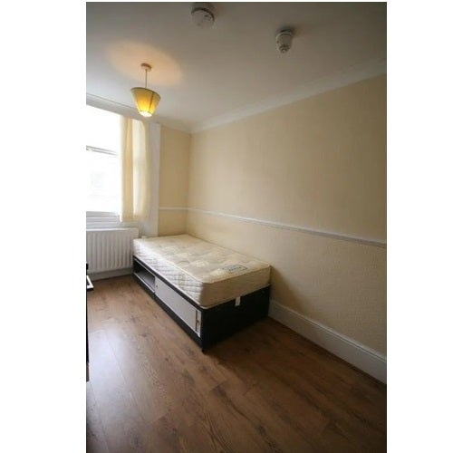 Room Clanricarde Gardens in Greater London