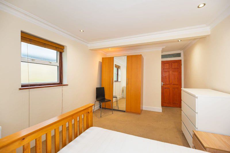 Room Chale Road in Greater London