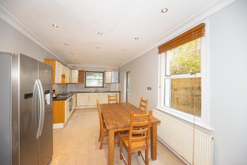 Room Chale Road in Greater London