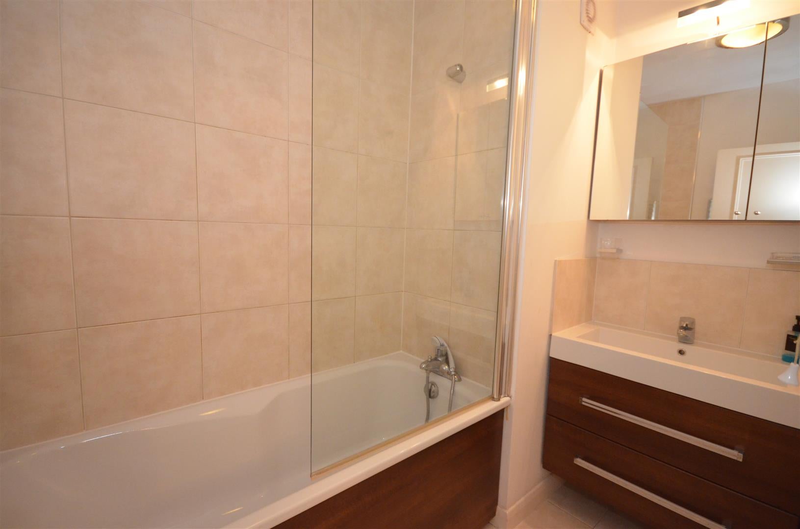 Flat Stanhope Road in Greater London