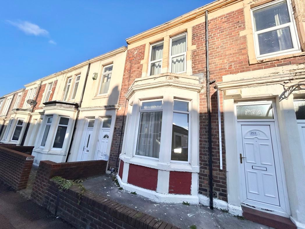 Flat Walnut Gardens in Gateshead