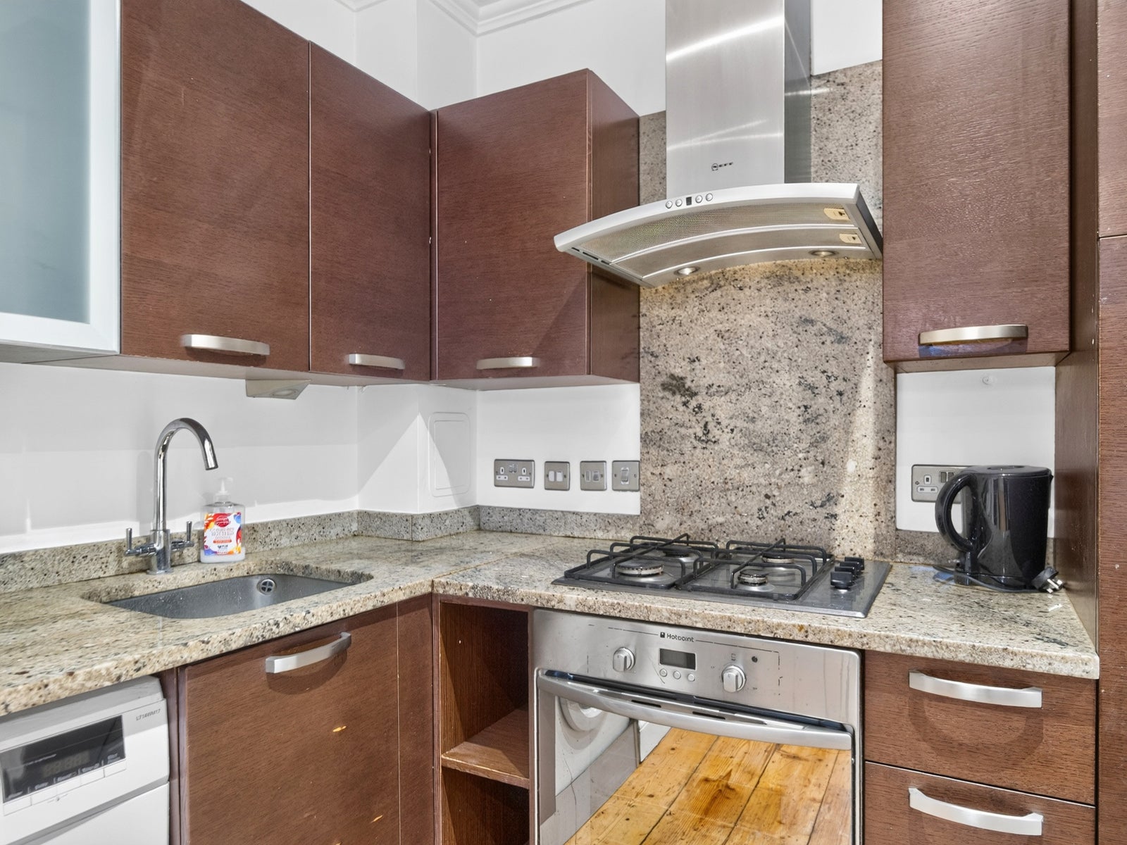 Flat Kingsland Road in Greater London