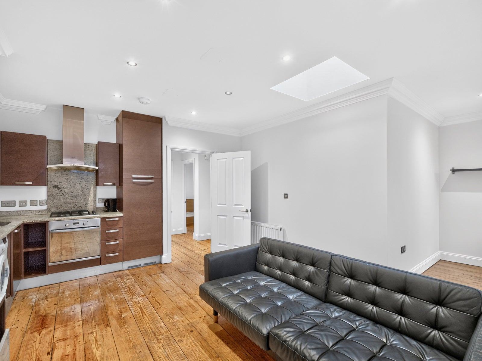 Flat Kingsland Road in Greater London
