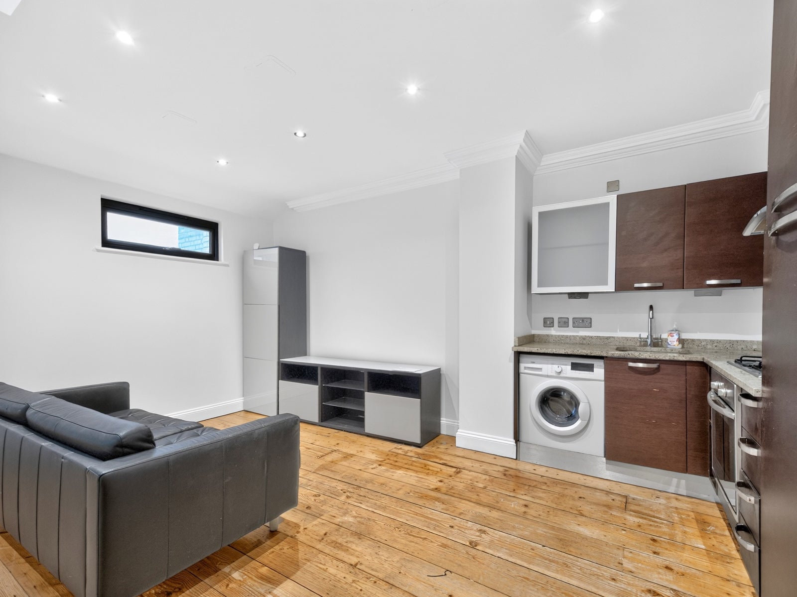 Flat Kingsland Road in Greater London