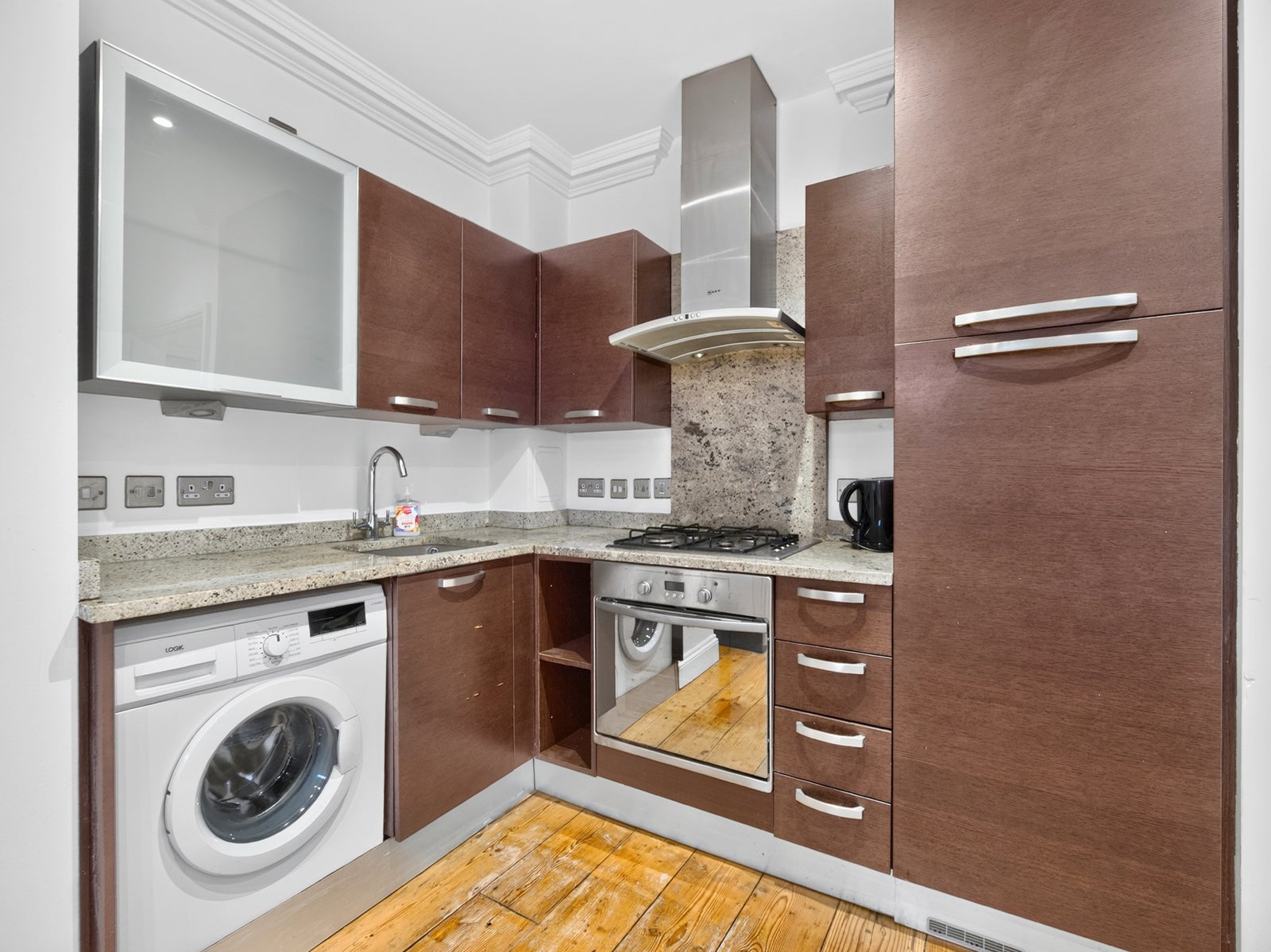 Flat Kingsland Road in Greater London