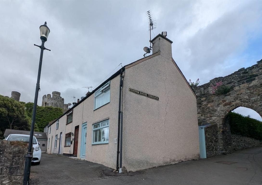House Custom House Terrace in Llandudno Junction