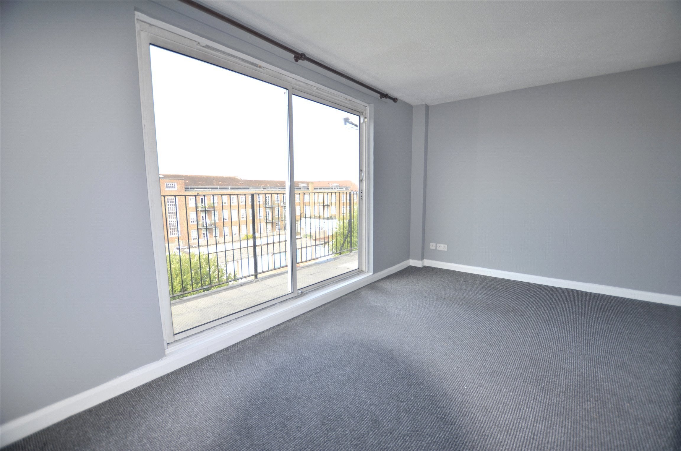 Flat Central Road in Greater London