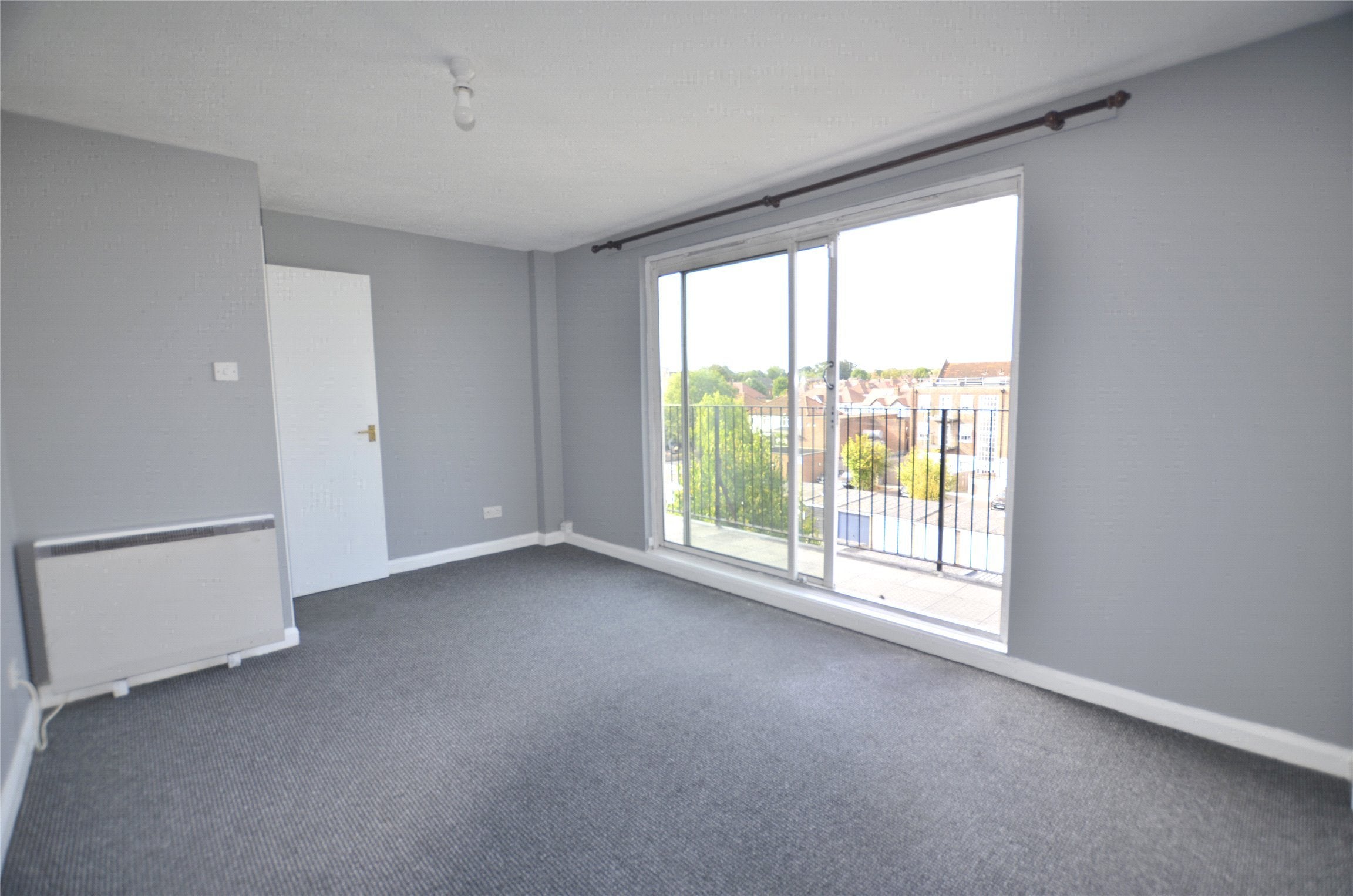 Flat Central Road in Greater London
