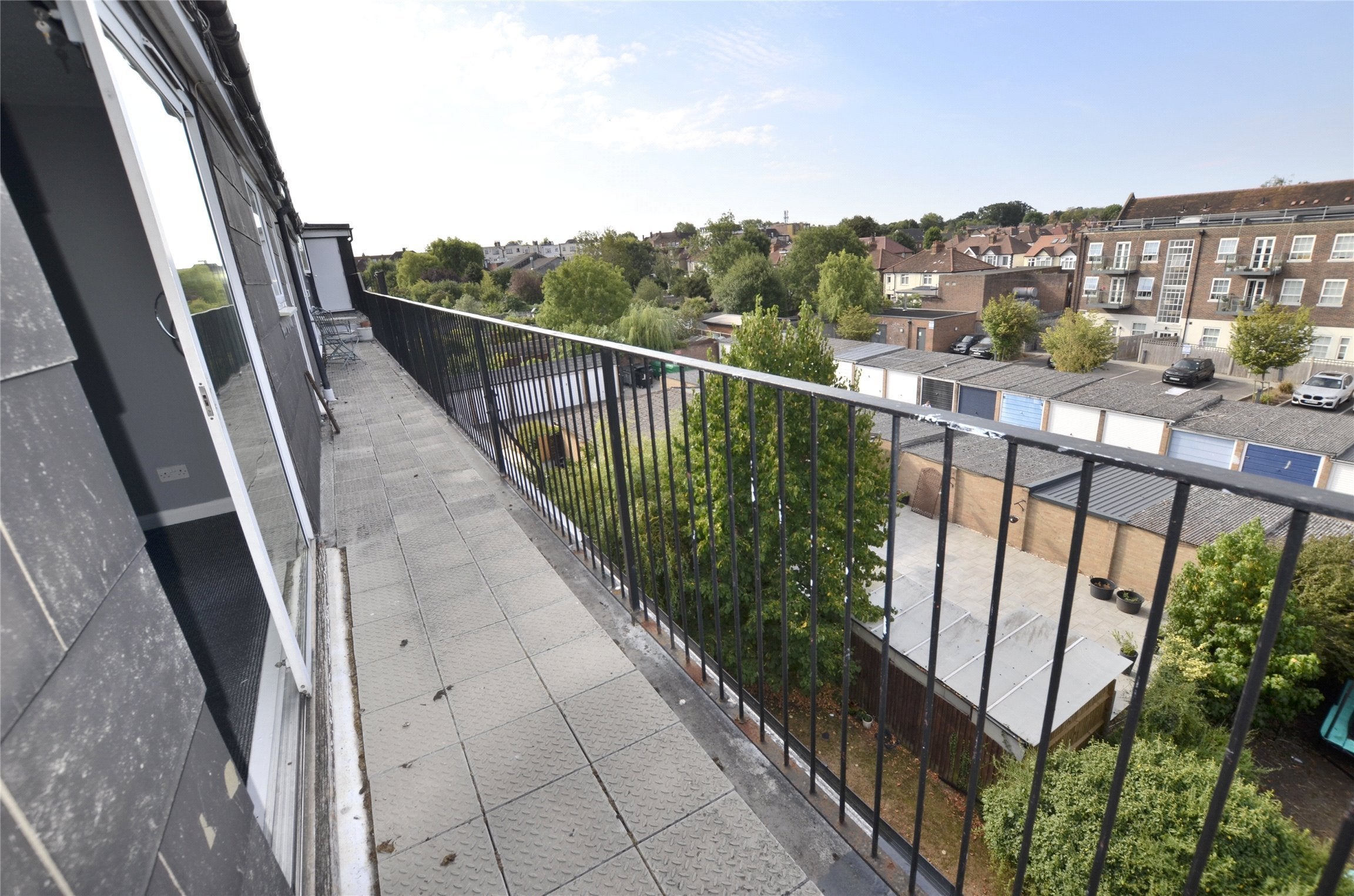 Flat Central Road in Greater London