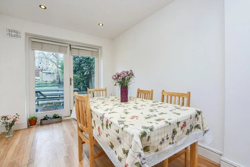 Flat Sutton Road in Greater London