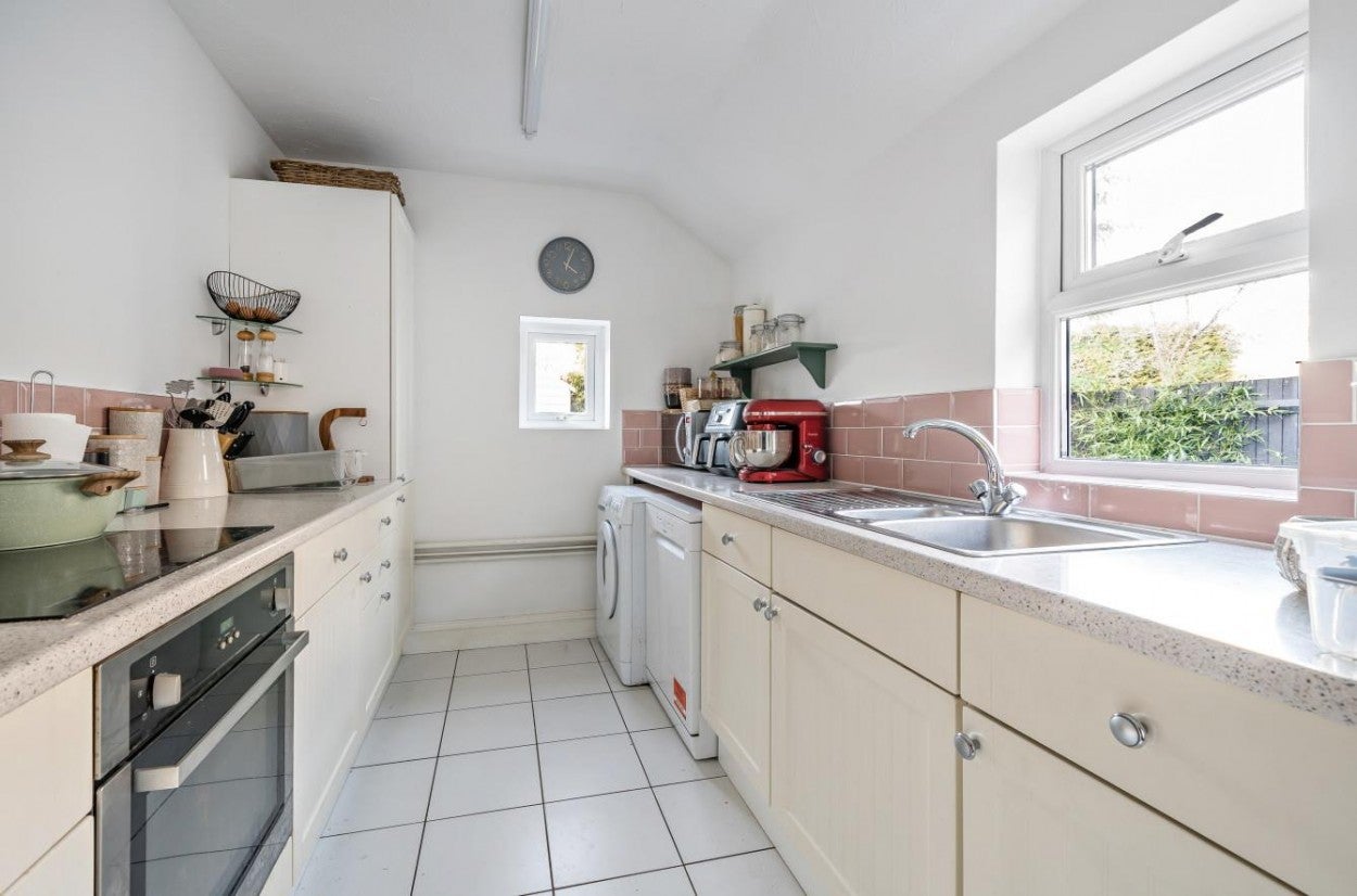 House Gordon Avenue in Surrey Heath