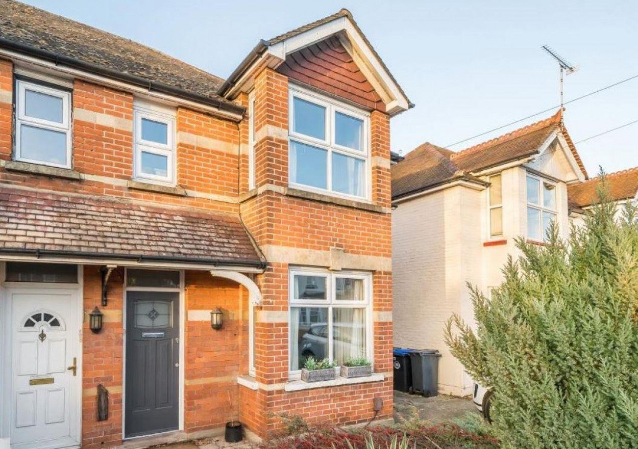 House Gordon Avenue in Surrey Heath