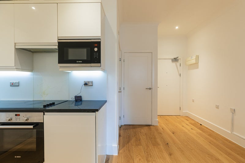 Flat Scarbrook Road in Greater London