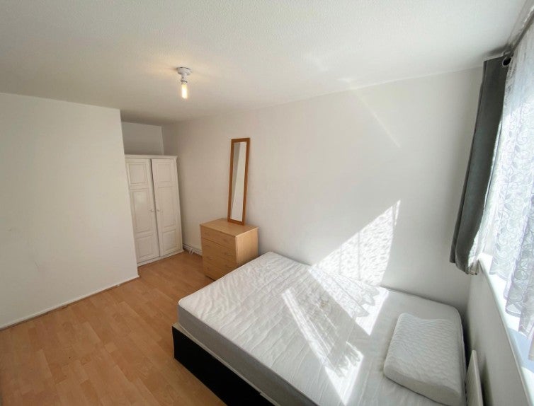 Room Westbridge Road in Greater London