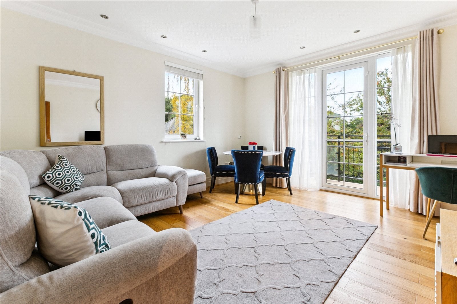 Flat Whitcome Mews in Greater London