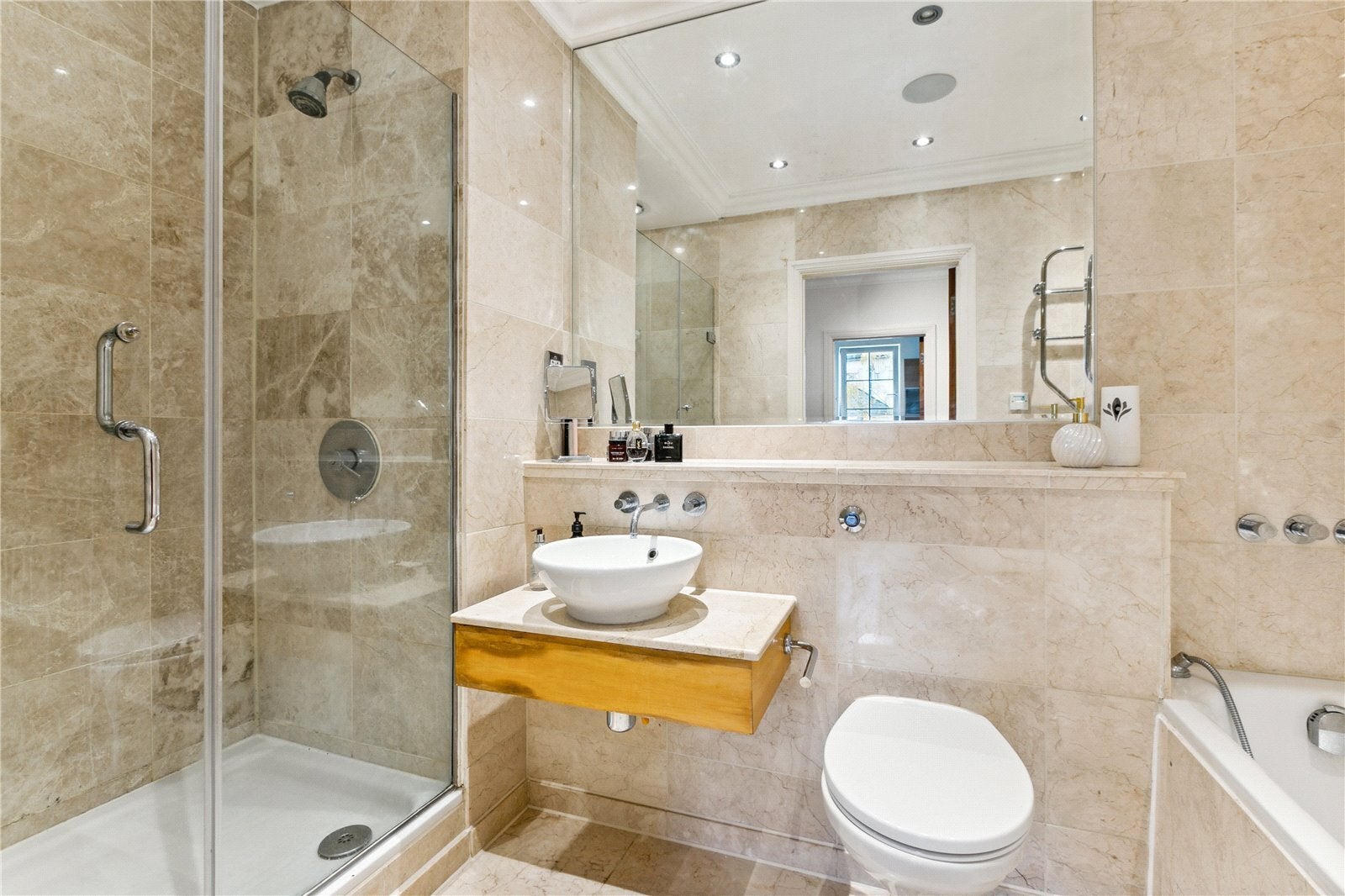Flat Whitcome Mews in Greater London