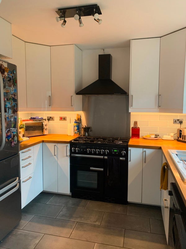 Room Sidmouth Road in Bristol
