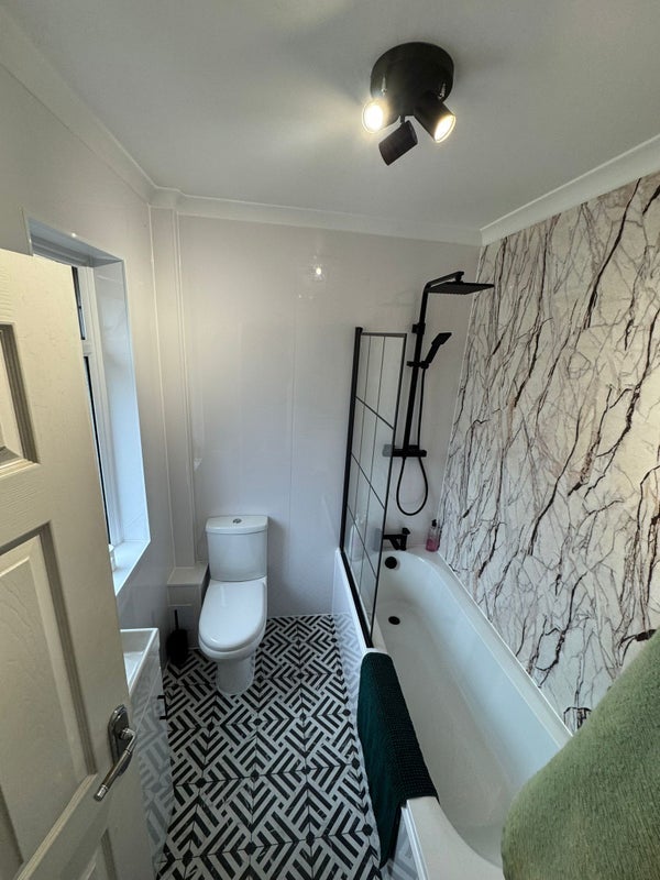 Room Sidmouth Road in Bristol