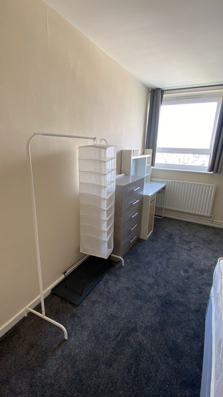 Room Ronald Street in Greater London
