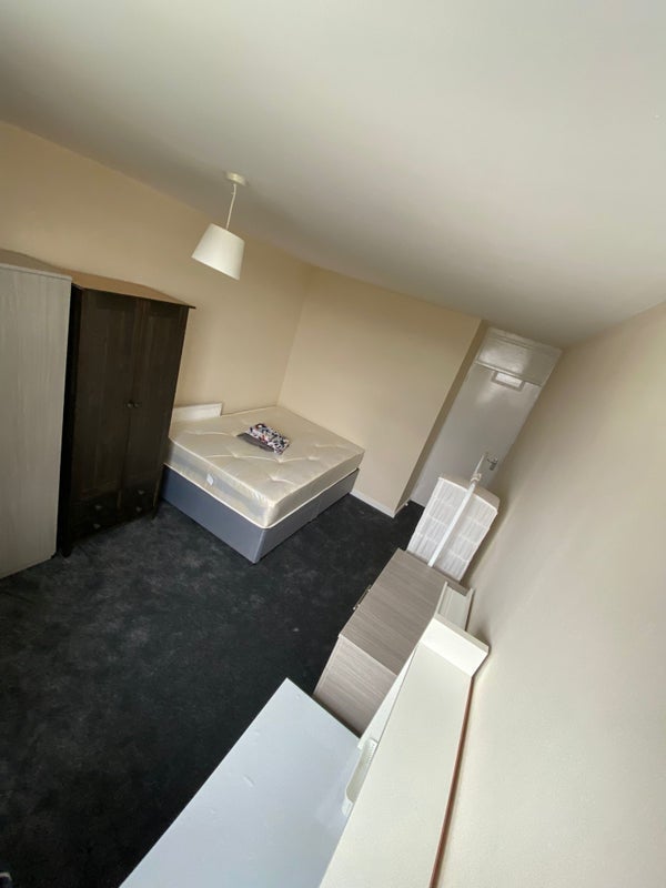 Room Ronald Street in Greater London