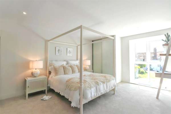 Flat Seabrook Road in Folkestone and Hythe District