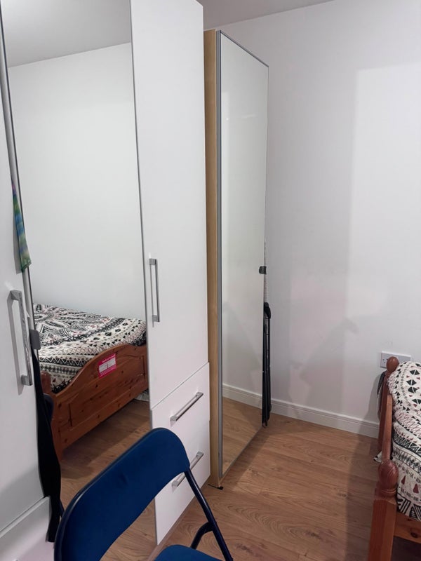Room Sunnyside Crescent in Livingston
