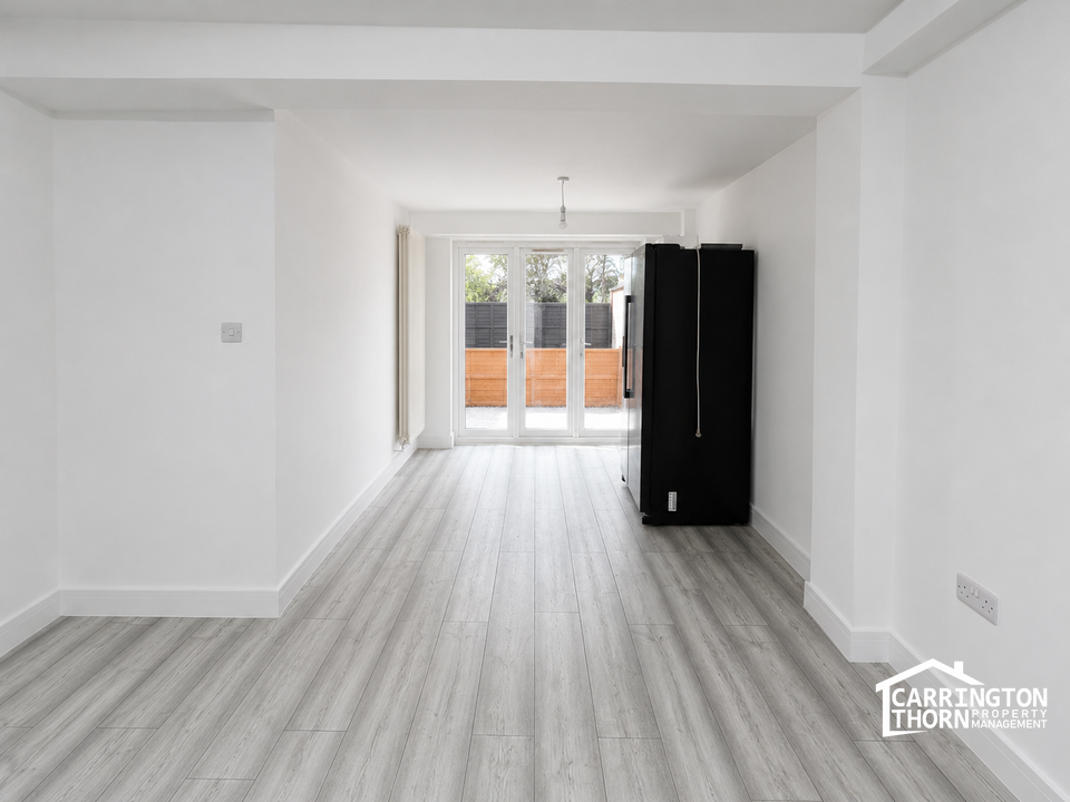 Flat Redbridge Lane East in Greater London